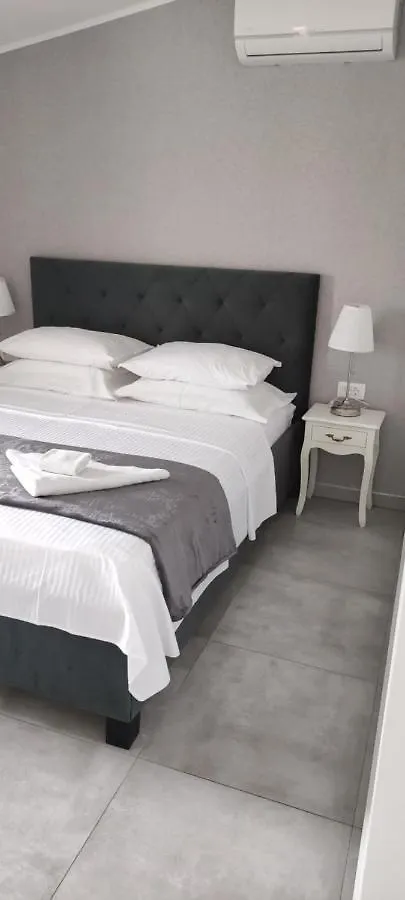 Bloom Deluxe Apartment Vir