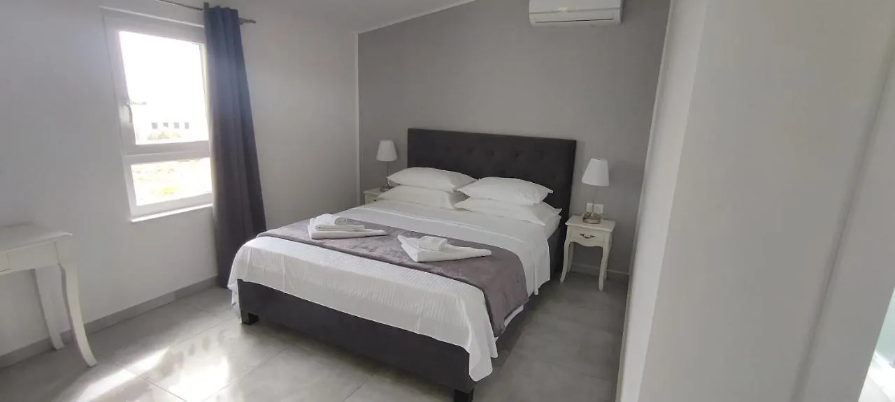 Bloom Deluxe Apartment Vir