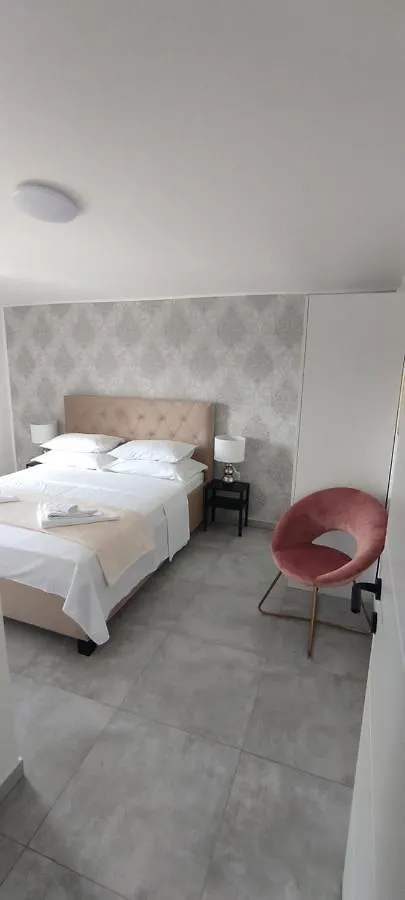 Bloom Deluxe Apartment Vir