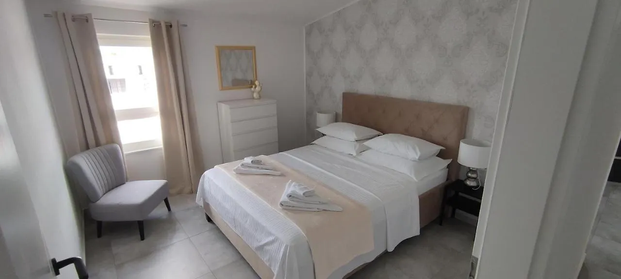 Bloom Deluxe Apartment Vir Croatia