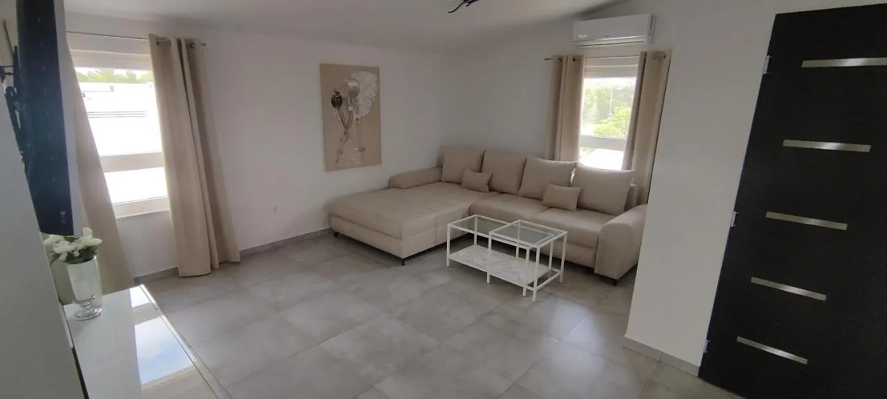 Bloom Deluxe Apartment Vir 0*,