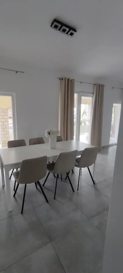 Bloom Deluxe Apartment Vir